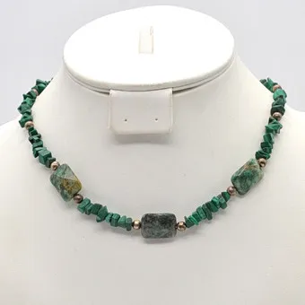 Malachite and jasper necklace, silver-plated beads, metal wire, sterling silver clasp, approx. 44 cm.