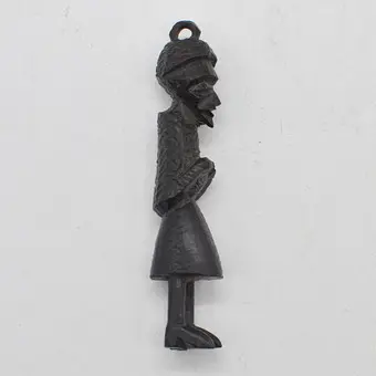 AFRIKANISCHER ANHÄNGER, MÄNNLICHE FIGUR, EBENHOLZ, HANDGESCHNITZT, 20. JAHRHUNDERT.