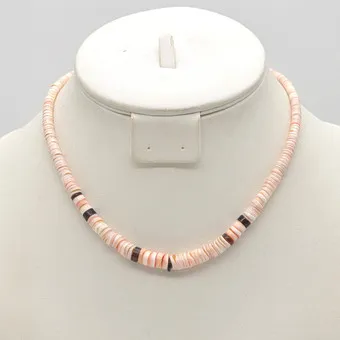 Collier van roze schelpen, disc-kralen, grootte gerangschikt, schroefsluiting, 20e eeuw.