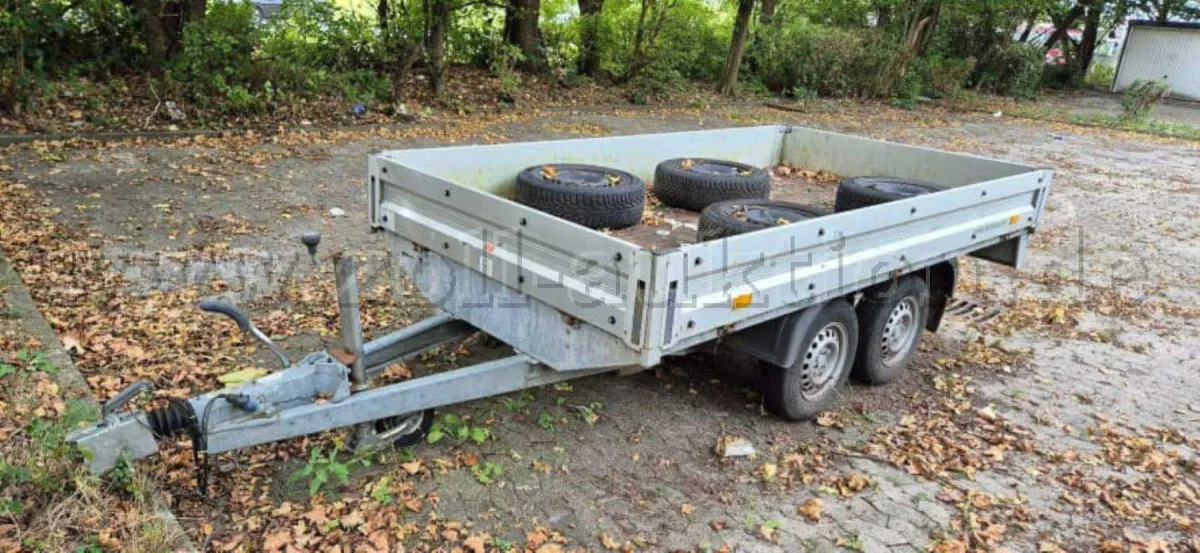1 přívěs s pevnou ojnicí Humbaur HT 2004 dvounápravový 2000 kg, první registrace 2010