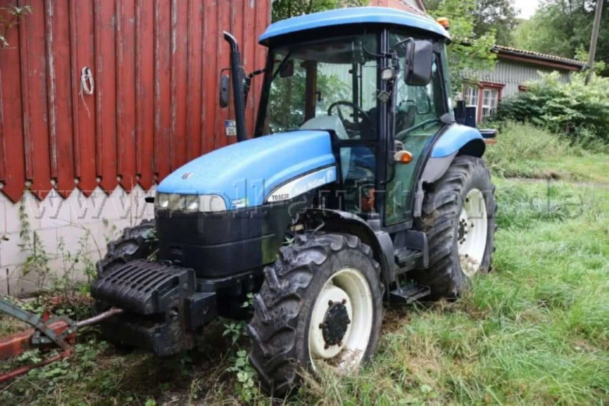 1 трактор New Holland TD 5020, первая регистрация: 2010