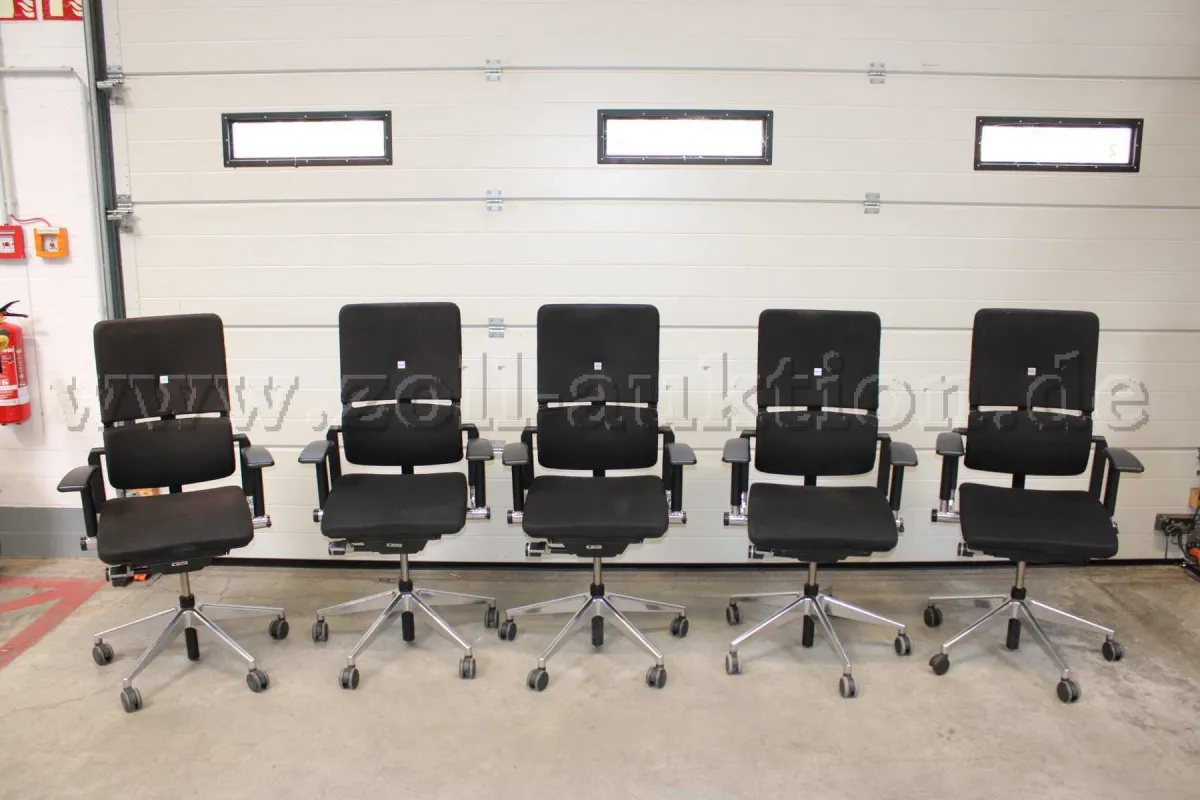 5 chaises de bureau pivotantes Steelcase, modèle Please, d'occasion