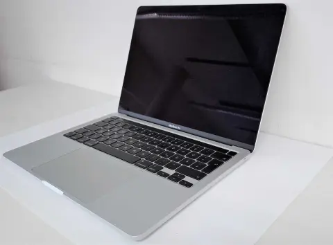 1 MacBook Pro 13", A2338, M1, 13,3" (cca 33,78cm), originální zboží