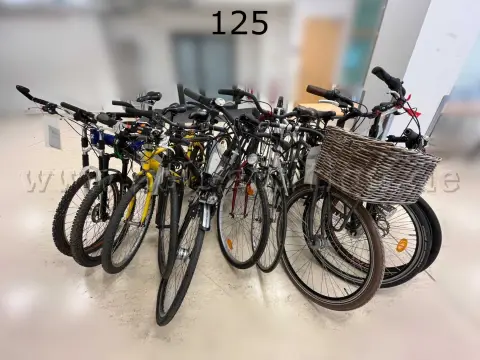 1 pedelec and 9 bicycles in a lot, various types and brands