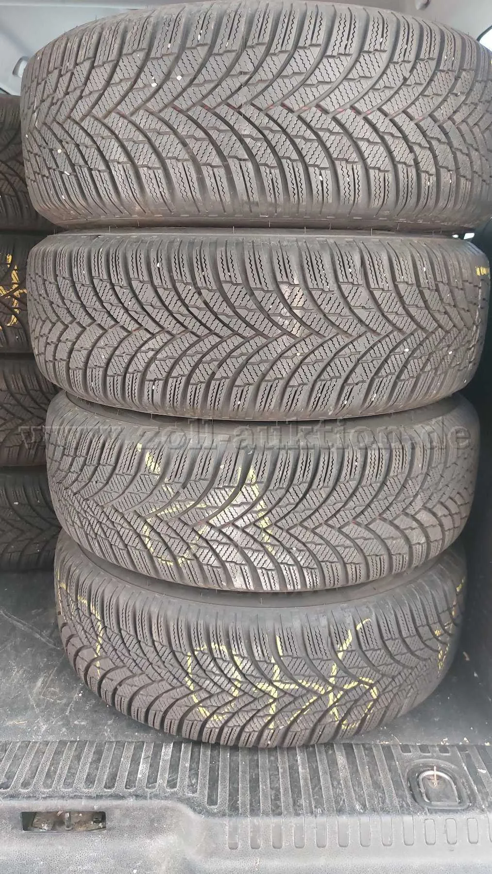 1 kompletní sada zimních pneumatik s ocelovými ráfky FIRESTONE 215/65 R16 98 H pro Opel Mokka