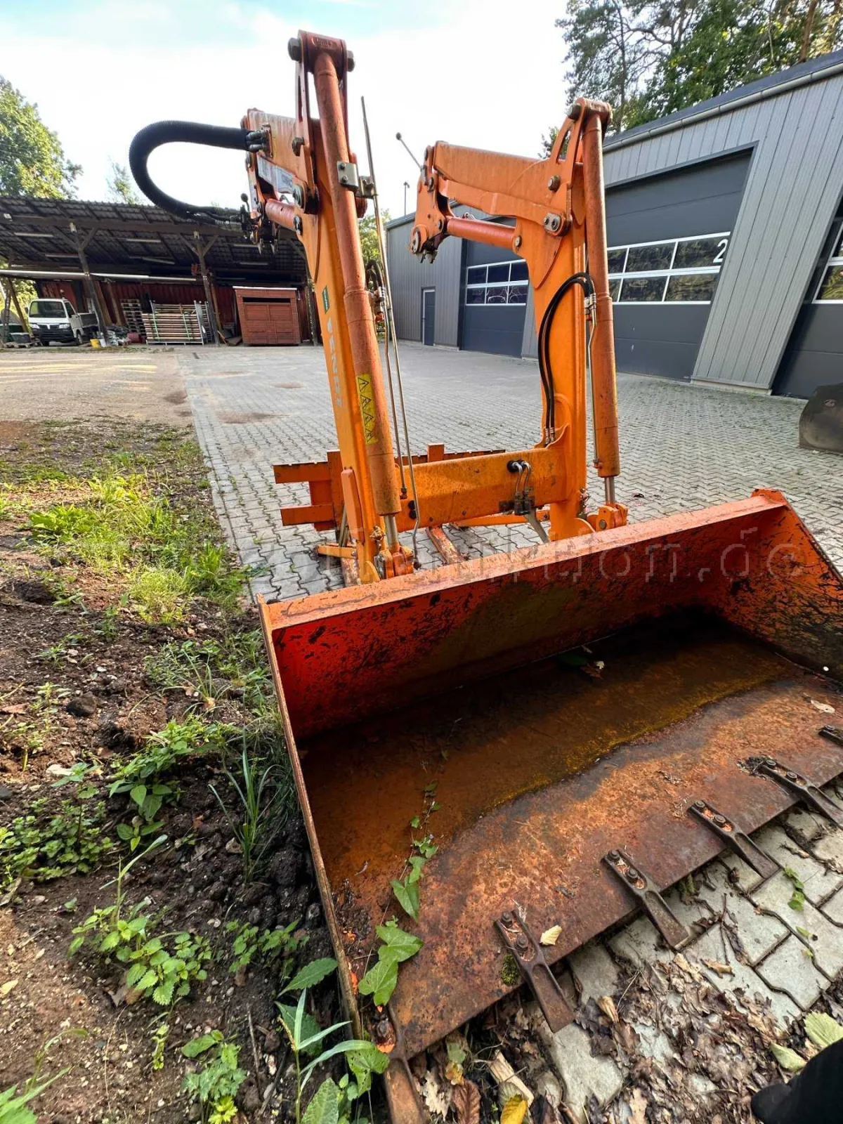 1 voorlader met universele bak en palletvork