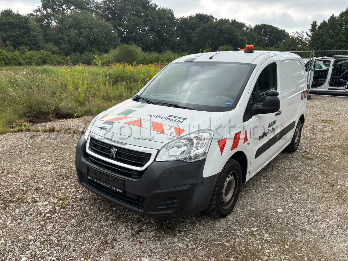 1 Peugeot Partner (weiß)