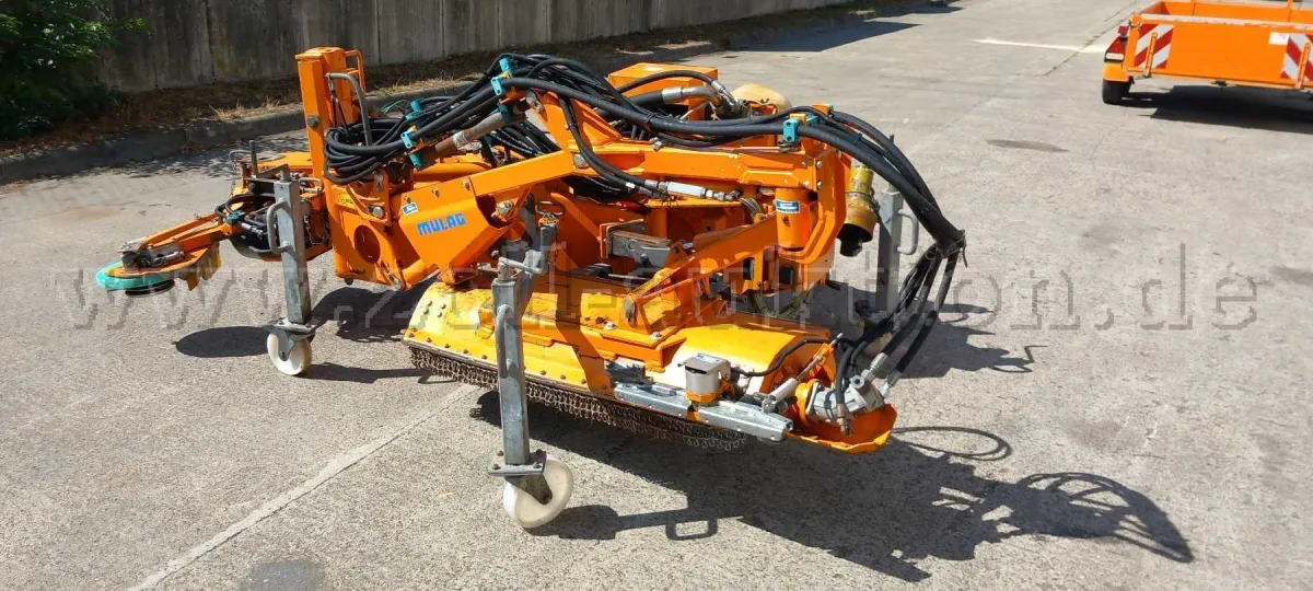 1 Mulag čelní žací stroj s žacím zařízením MRM 300 + MLM 200