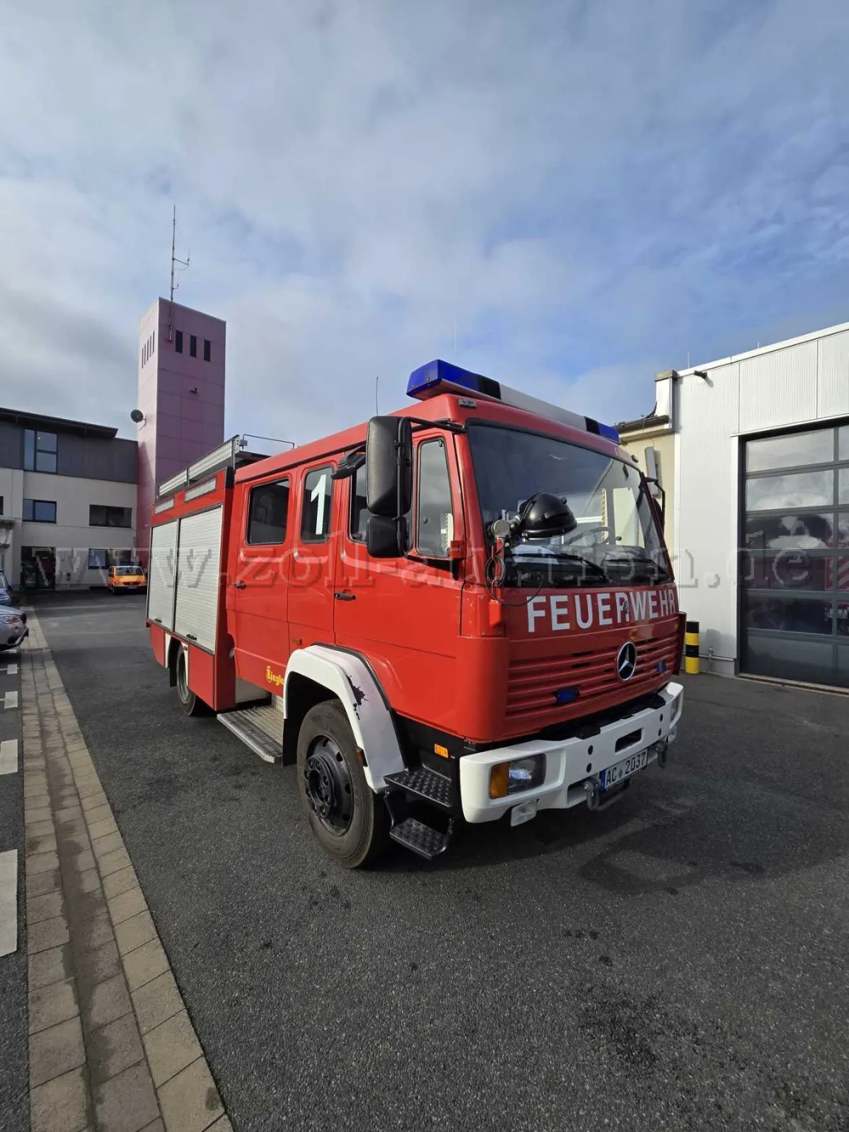 Mercedes Benz 1124
