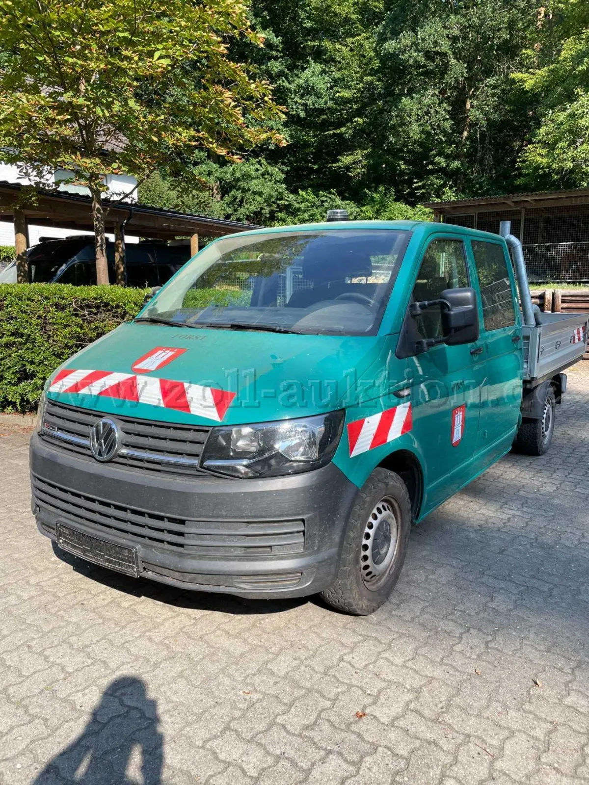1 грузовой фургон с бортовой платформой Volkswagen T6 Doka, неисправен