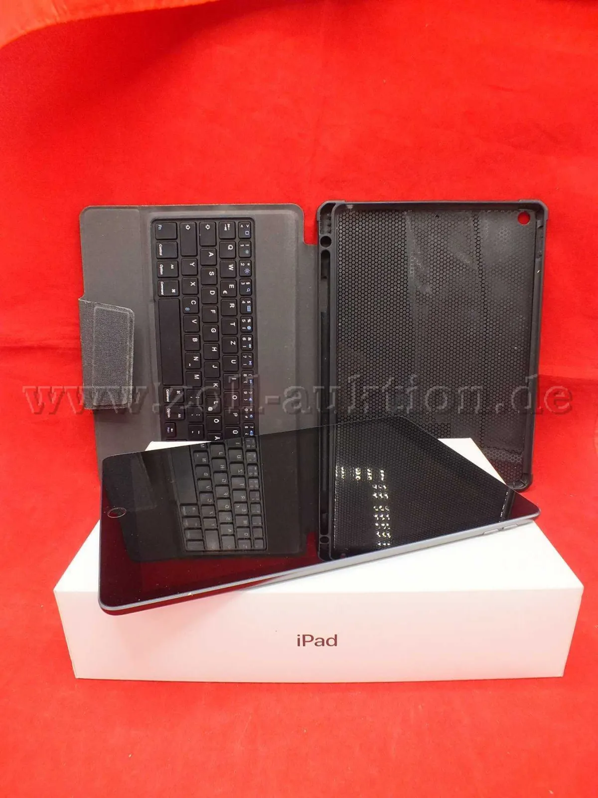 1 Apple iPad 7th generation, 10.2" (25.91 cm diagonal) incl. case