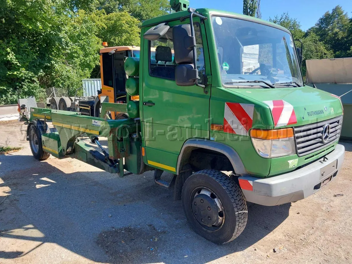 1 грузовик Mercedes Benz 812 / Ruthmann для сменных грузовых контейнеров, для ремонта