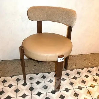18 gestoffeerde stoelen, beige-bruin