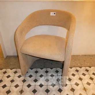 12 gestoffeerde fauteuils, beige, met ronde rugleuning