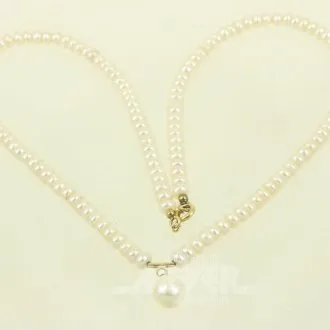 Collier de perles avec fermoir en or jaune 750
