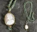 Pendant with chain – 585 gold, approx. 15.8 g total, chain alternating with emerald and gold beads, matching pendant with shell cameo, L approx. 75 cm