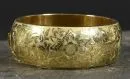 Bangle – 750 yellow gold, approx. 96.2 g, wide domed bangle with rich engraved decoration, box clasp, oval shape, W= approx. 7.5 cm