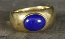 Damenring – 750 GG, ca. 14,4 g total, Bandring mit ovalem Lapislazulicabochon, Größe 54/55;