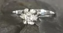 Ladies' ring – 750 WG, approx. 2.8 g total, brilliant in high prong setting, size 53