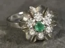 Ladies' ring – 750 WG, approx. 3.0 g total, flower shape with emerald and diamond setting, size 53