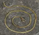Collier – 585 or jaune, 7,0 g, décor ruban méandre, L= env. 39 cm, fermoir à ressort