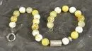 Collier – Fermoir en métal argenté, boules en pierre de quartz, L= env. 45 cm