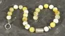Collier – Fermoir en métal argenté, boules en pierre de quartz, L= env. 45 cm