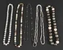 Colliers, 5 pièces – 4x perles, 1x boules d'hématite, L= env. 46-88 cm, entre autres fermoirs magnétiques, plus 1x raccourcisseur de chaîne en métal doré