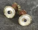 Puces d'oreilles, paire – or jaune 585, env. 2,8 g total, décor de nacre et pierres colorées, D= env. 1 cm