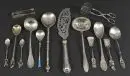 Pièces de couverts, 14 pièces – argent 800-925, env. 450 g (sans pelle à poisson), formes et décors variés, L= 10-29 cm, dont couteaux à poisson, pinces,…