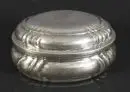 Boîte à couvercle – argent, env. 207 g, corps ovoïde avec motif ondulé, 7 x 13,5 x 10 cm, 19e s., poinçon peu lisible;