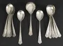 Eislöffel, 12 Stück und 1 Sahnelöffel – 800 Silber, ca. 340 g, Griffe mit graviertem Monogramm, Sahnelöffel mit Muschellaffe, L= 14/14,5 cm;