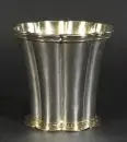 Gobelet à pied "Bossard, Luzern" – Argent 925, env. 593 g, intérieur doré, corps conique octogonal, H= 14 cm, vers 1900 ;