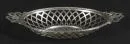 Coupe décorative – argent 800, env. 295 g, paroi ajourée, 2 poignées en forme de boucle, corps ovale, 5 x 29,5 x 16,5 cm ;
