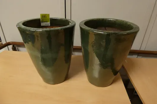 2 керамических горшка