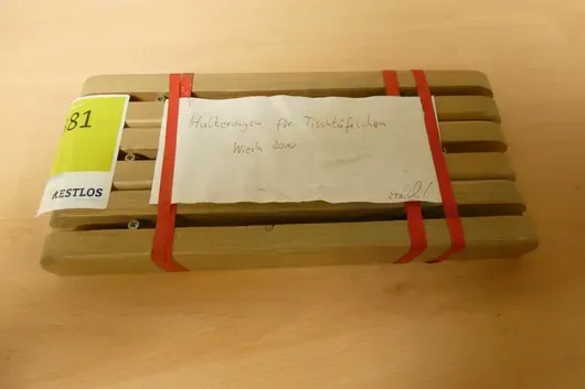 Halterung für Tischtäfelchen