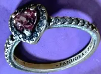 Zilveren ring 925 "Pandora", rode middensteen, heldere stenen aan beide zijden, 2 ontbreken, maat 52, 2 g