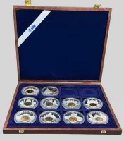 10x grosse Medaillen "Das Geld Europas" in Holzkasten, alle boxed, D. je ca. 5,3 cm, Ni/Cu versilbert