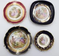 4 small decorative plates, gallant scenes, Limoges, approx. D 13 to 9.5 cm
