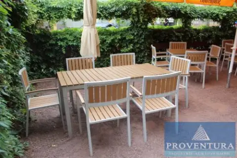Horeca buitenmeubilair 54 stoelen 10 tafels