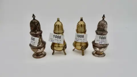 4 солонки, 2 из них серебряные