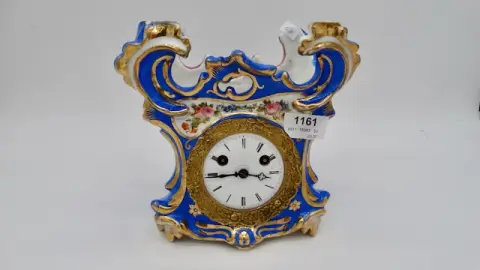 1 фарфоровые часы около 1890