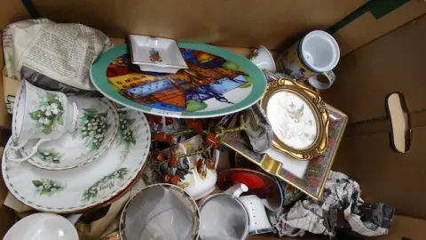 1 lot de différentes pièces en porcelaine