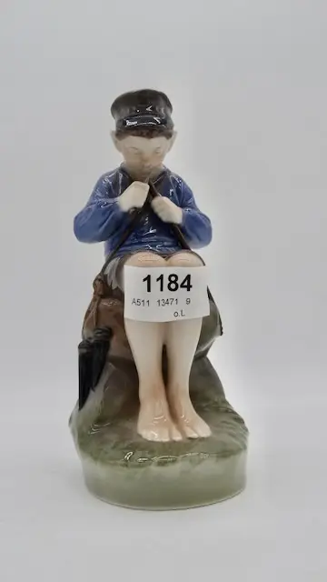 1 фигурка «Мальчик вырезает» Копенгаген