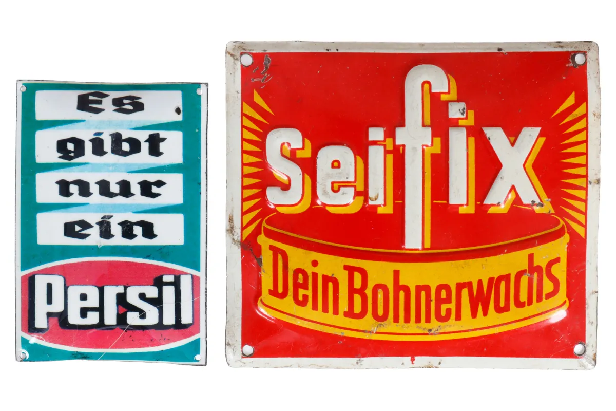 2 miniaturowe tabliczki reklamowe