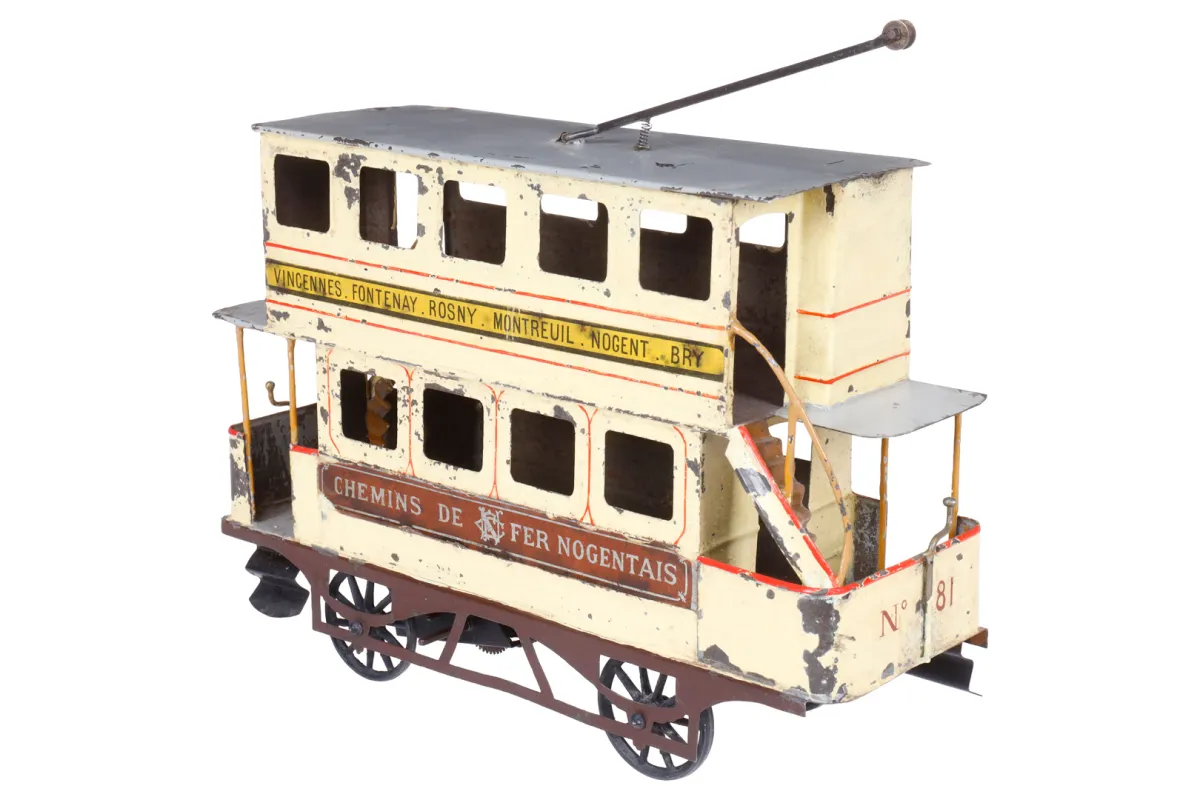 Парижский двухэтажный трамвай