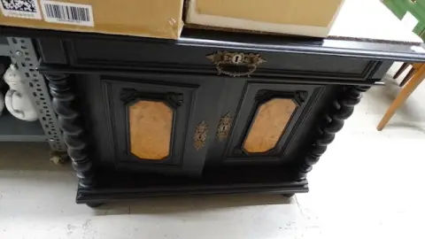 1 chest of drawers