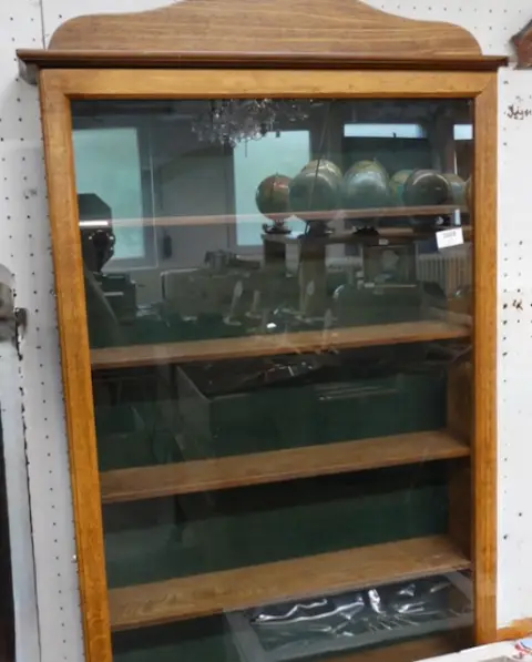 2 display cabinets