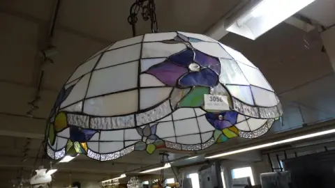 1 Tiffany style ceiling lamp