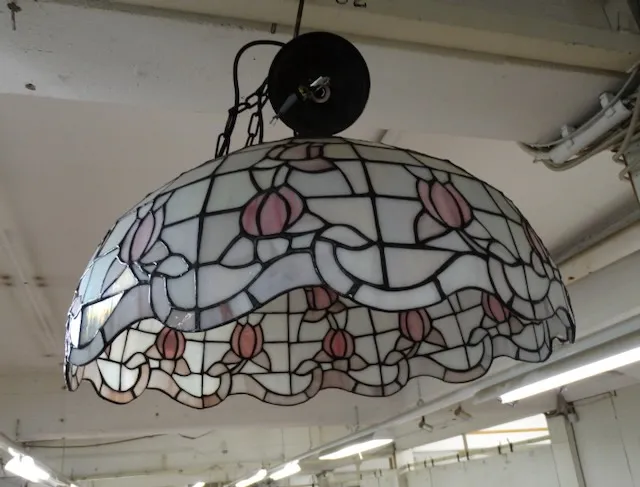 1 Tiffany style ceiling lamp